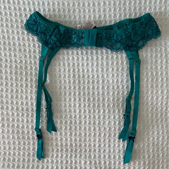 La Senza ‘Perfectly Me’ XS garter belt in teal lace - Picture 2 of 3